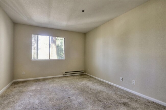 Building Photo - 880 E Fremont Ave