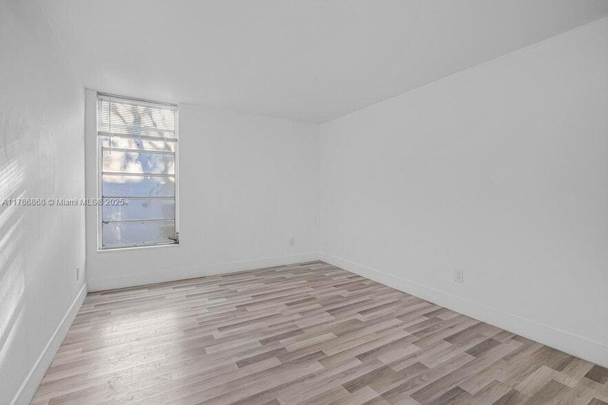 Building Photo - 110 Fontainebleau Blvd