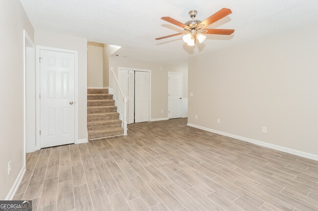 Building Photo - 170 Woodcrest Dr