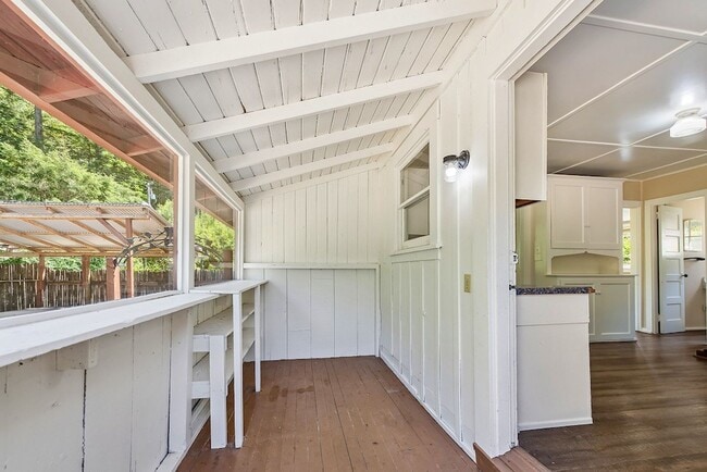Building Photo - 750 Square Foot one  Bedroom cottage on pr...