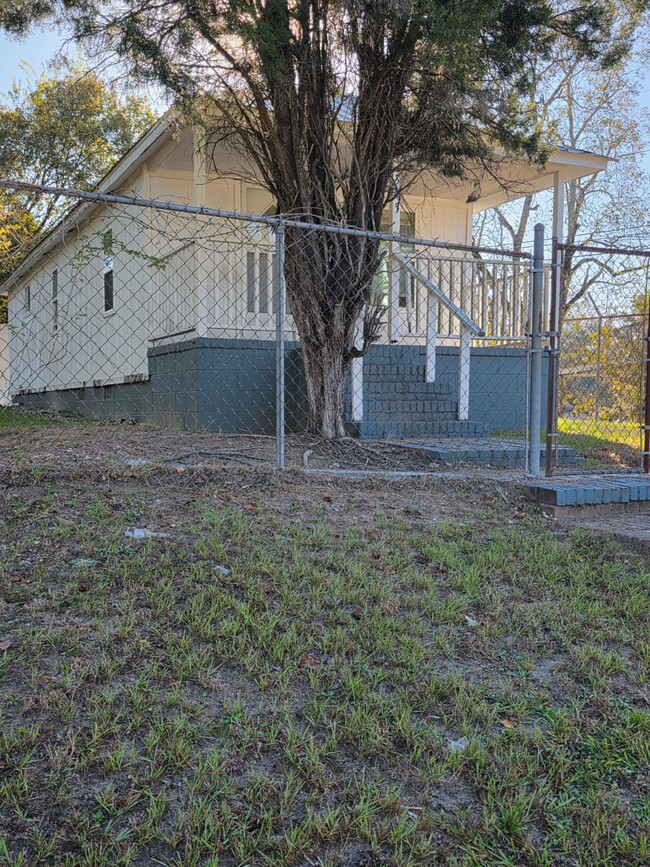 Building Photo - 315 S Seale Rd