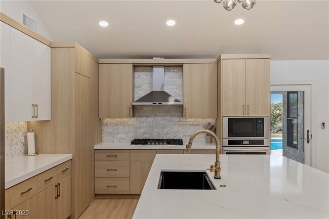 Building Photo - 4045 W Mardon Ave