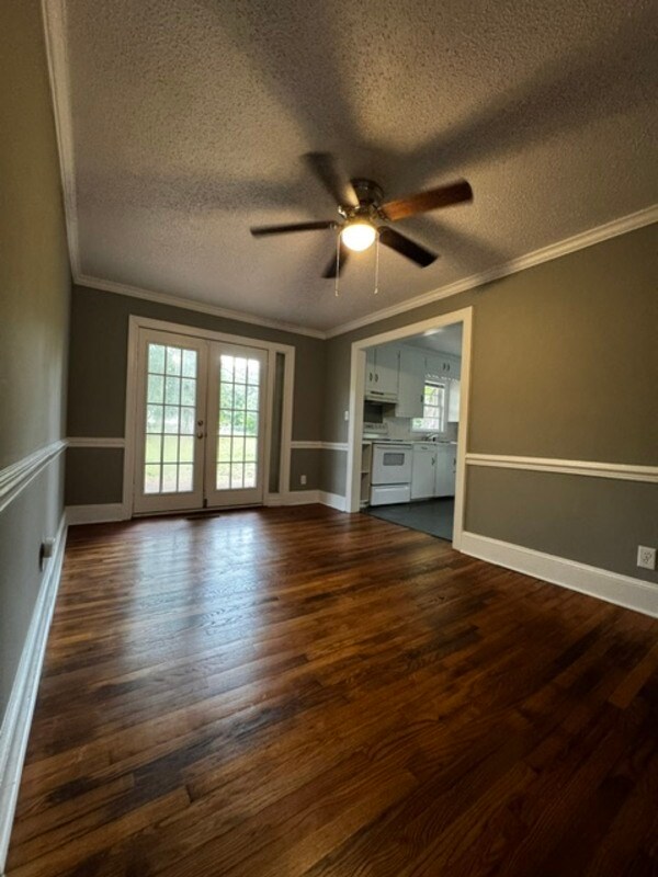 Building Photo - 2414 Slay Dr