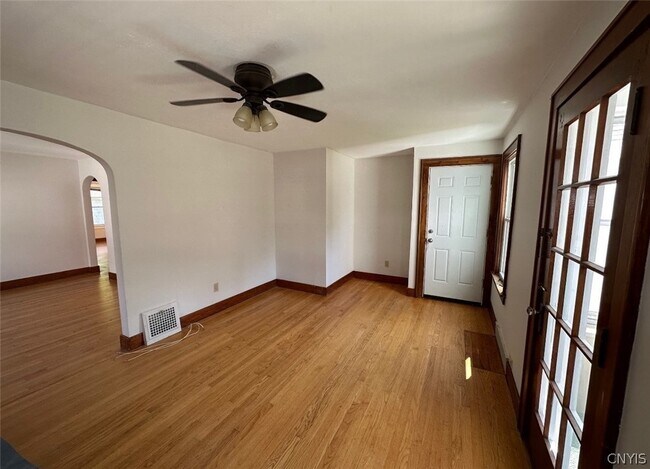 Building Photo - 207 Draper Ave