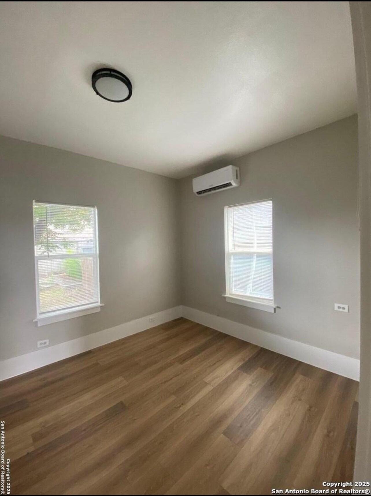 Building Photo - 143 E Baylor