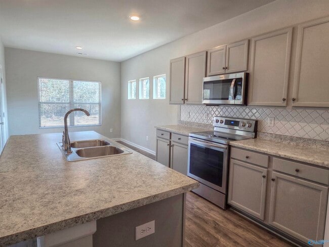 Building Photo - 117 Edensmith Dr