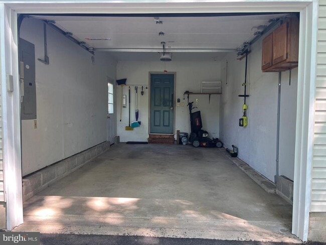 Building Photo - 3576 Windridge Dr