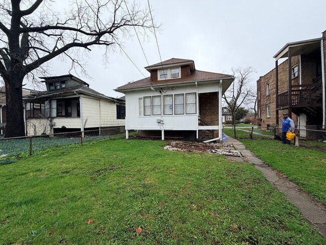 Building Photo - 13903 S State St
