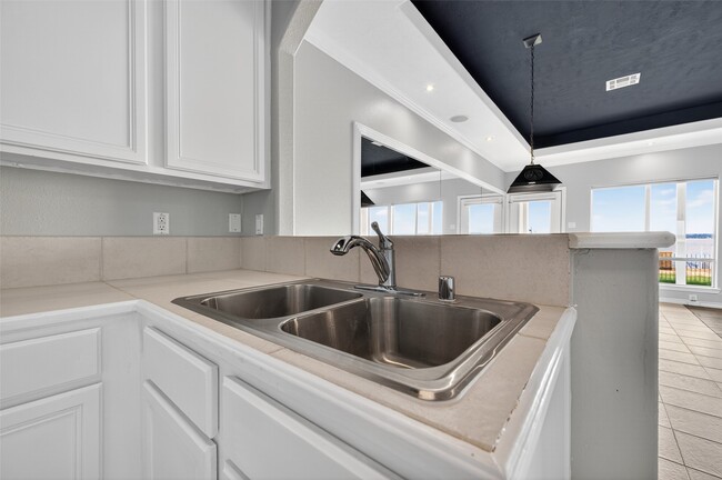 Building Photo - 16 Regency Pt