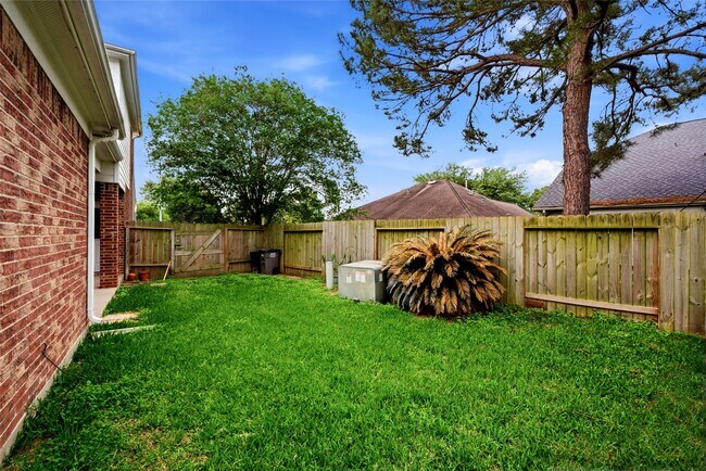 Building Photo - 3711 Slocom Dr