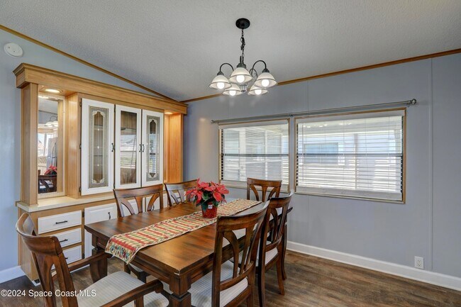 Building Photo - 561 Dolphin Cir