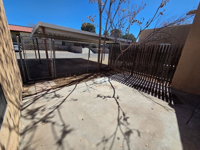 Building Photo - Cute Spacious 3 Bedroom Condo