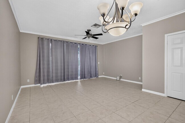 Building Photo - 8103 Bellagio Ln