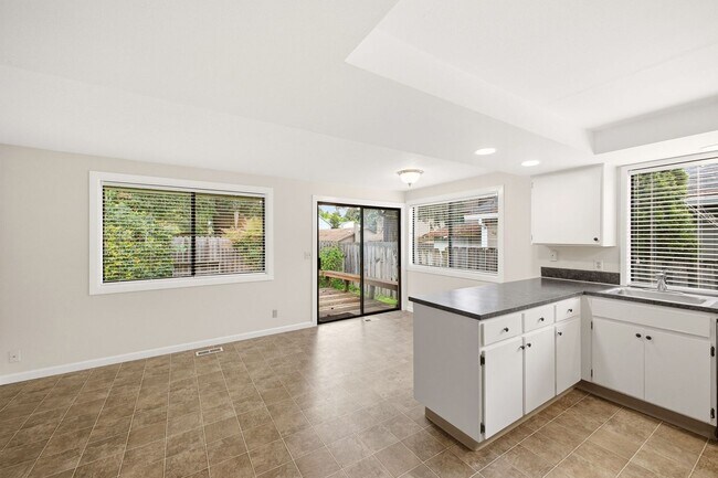 Building Photo - 17563 SW Granada Dr