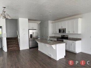 Building Photo - Beautiful Home in Lehi