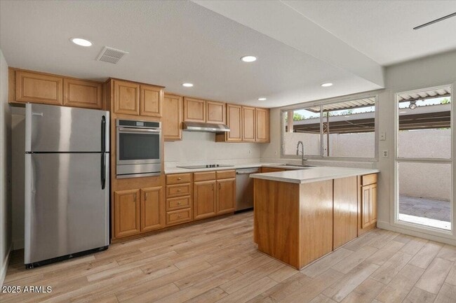 Building Photo - 7803 E Vernon Ave