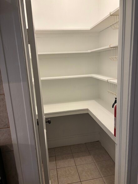 Building Photo - 2210 Dellwood Ave