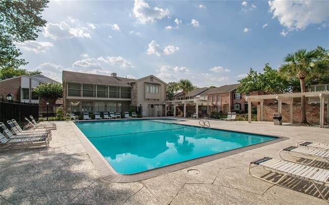 Building Photo - 5839 Sugar Hill Dr