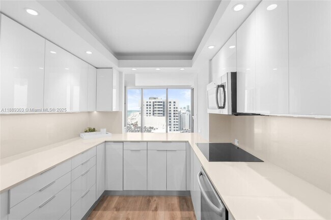 Building Photo - 2655 Collins Ave