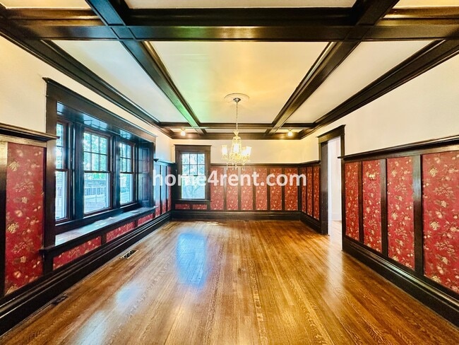 Building Photo - Beautiful, KCMO Home with Historic Charm, Updated Kitchen, Wood Floors and a Fenced Yard!
