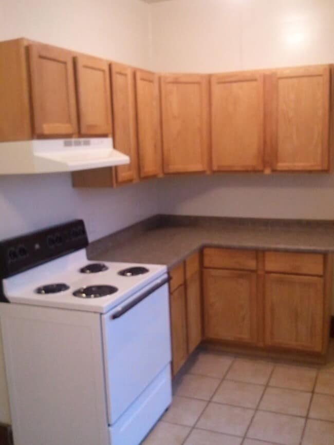 Building Photo - 332 N 21st Ave W