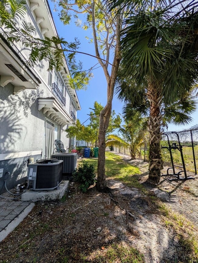 Building Photo - Gorgeous 2BR/2.5BA Townhouse in Gated Community – Lauderhill