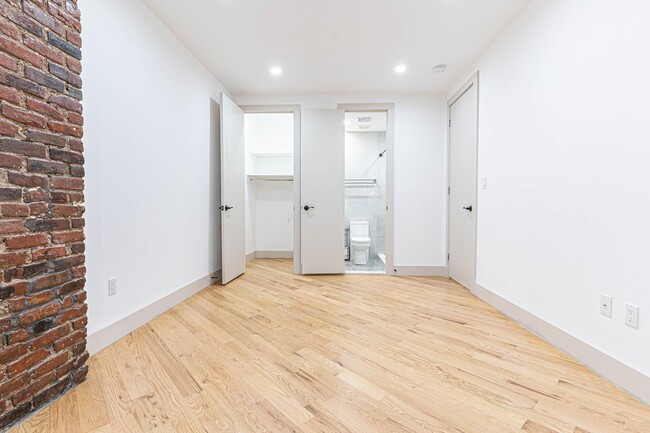 Building Photo - 282 E 38th St