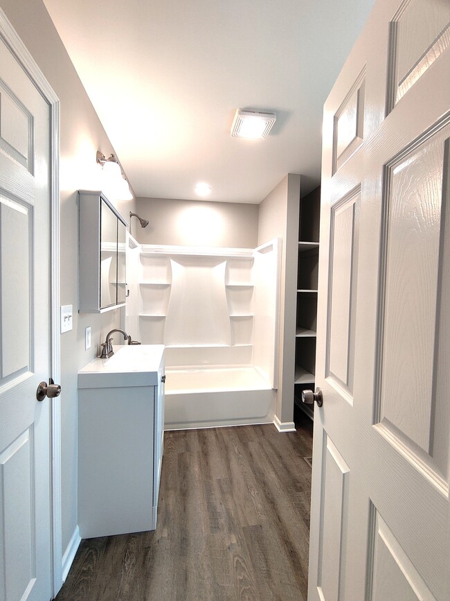 Building Photo - 410 N 3rd St