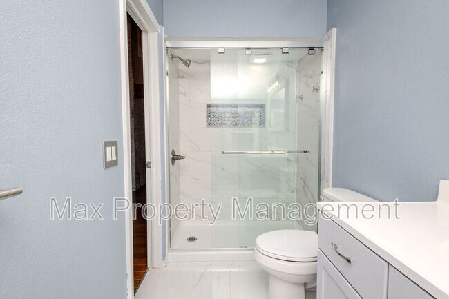 Building Photo - 5305 NW 91st Ct