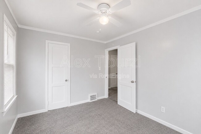 Building Photo - 6301 Lodewyck St