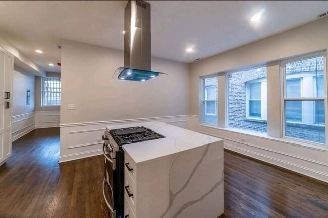 Building Photo - 5824 S Michigan Ave