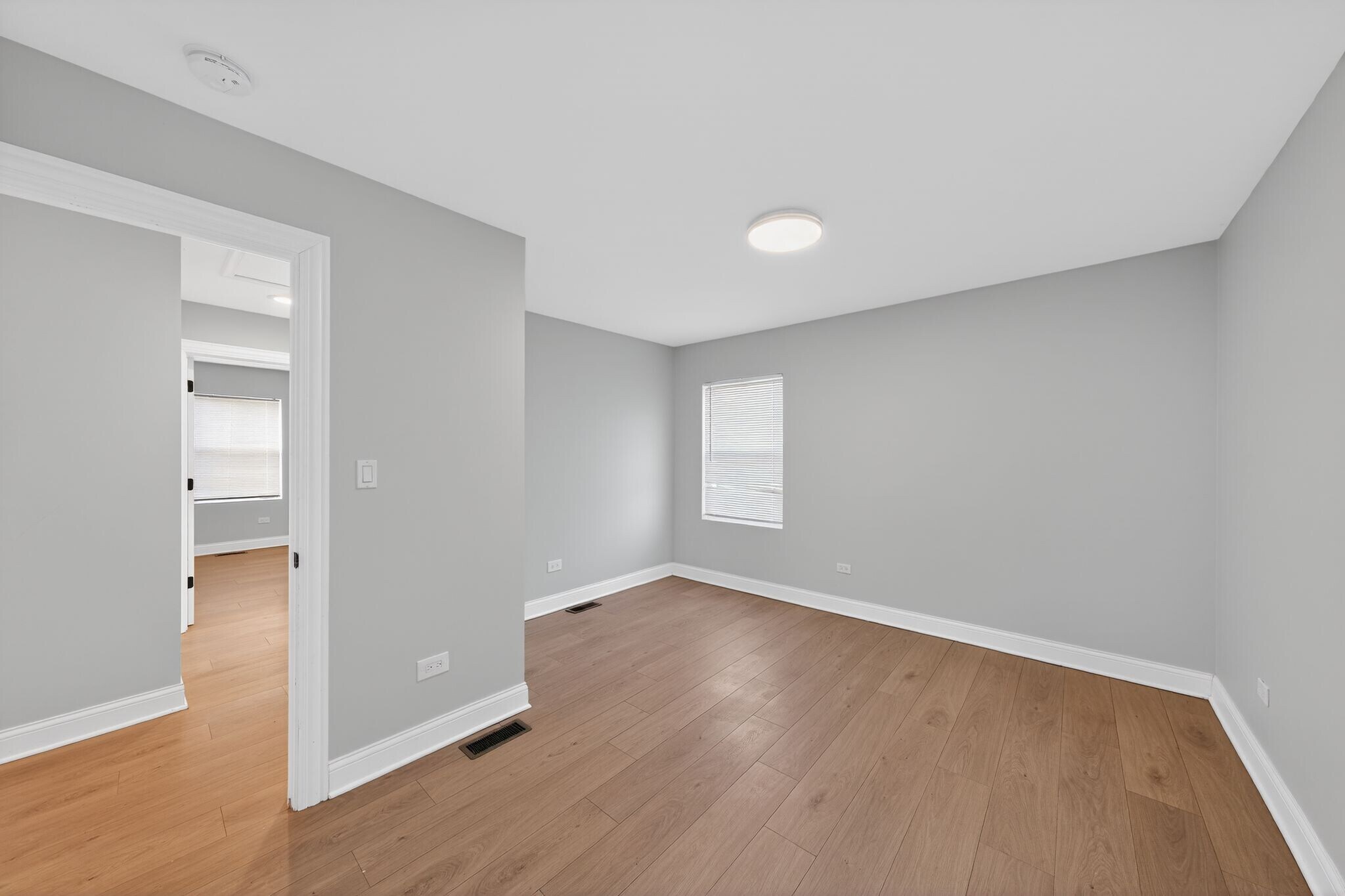 Building Photo - 225 Meadow Ln