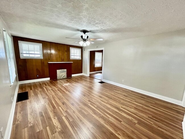 Building Photo - Beautiful Home in Castlewood!!