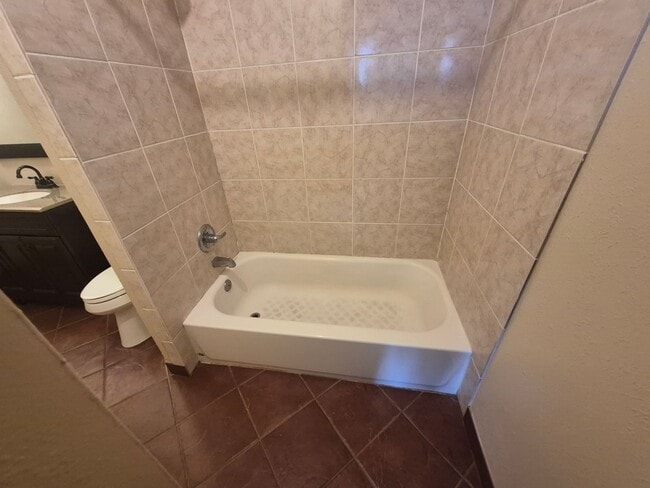 Building Photo - Great Condo in Golden