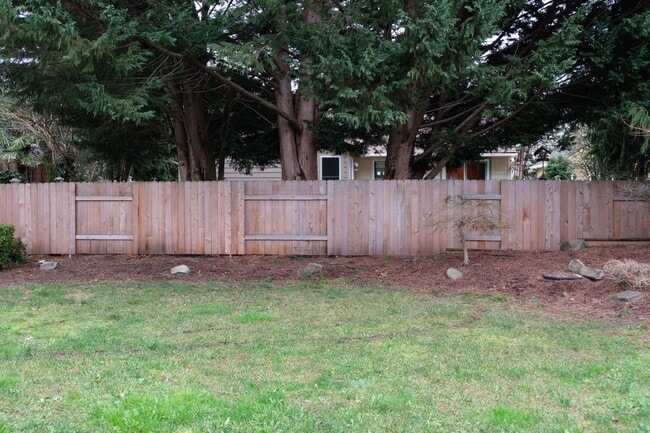 Building Photo - !!!HALF MONTH RENT FREE!!!? Beautifully Updated Home in a Peaceful, Highly Desirable Fisher’s Lan...