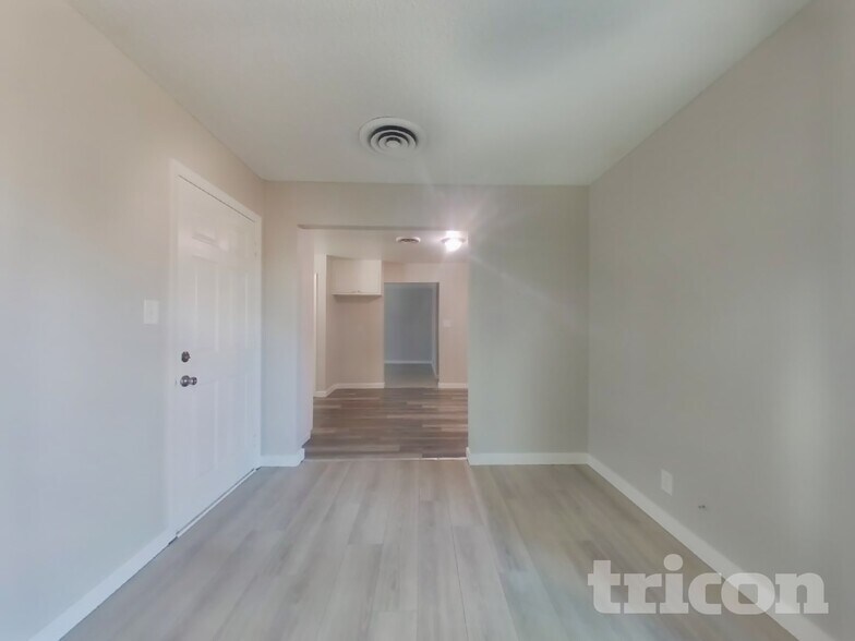 Building Photo - 1508 Crestview Dr