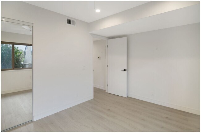 Building Photo - GORGEOUS VIEW CONDO ON THE GOLF COURSE!!!