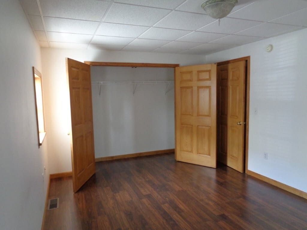 master bedroom - 18 Montour St N