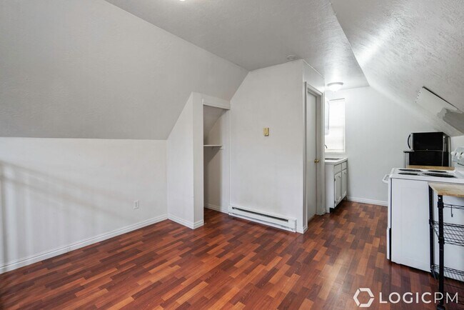 Building Photo - 194 E 4800 S