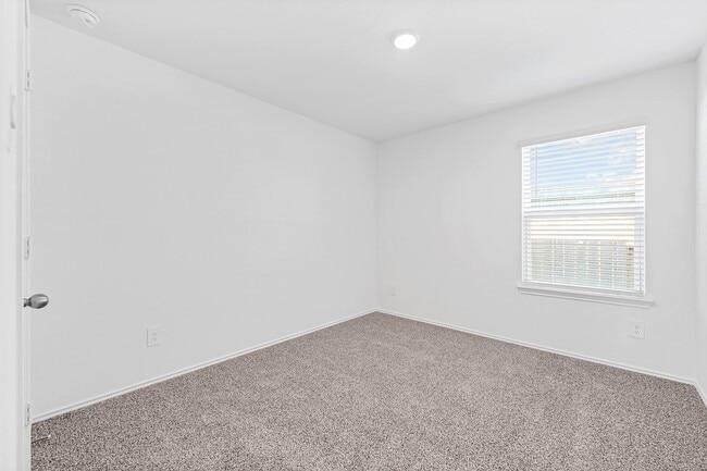 Building Photo - 40623 Spruce Ln