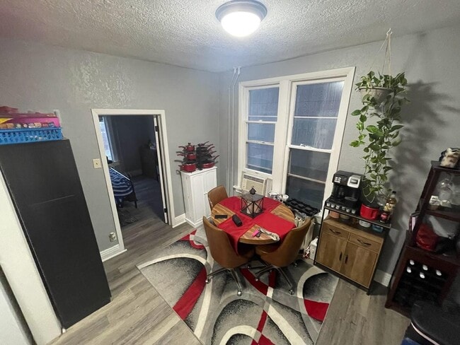 Building Photo - 1725 W 1st St