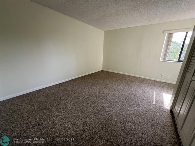 Building Photo - 8166 NW 15th Manor