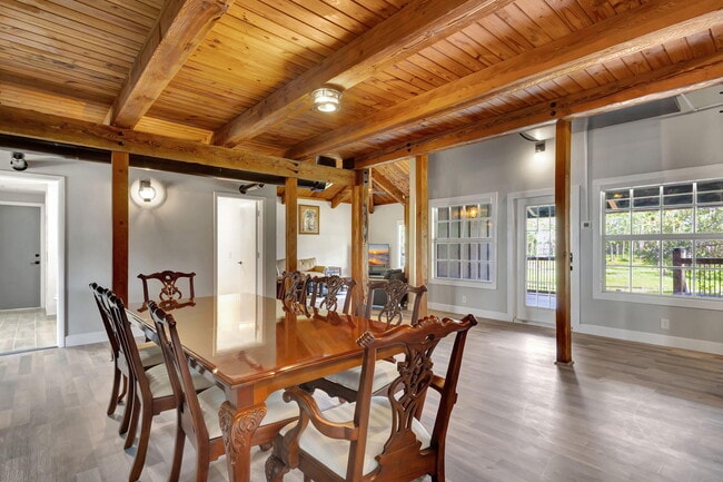 Building Photo - 18301 Murray Ln