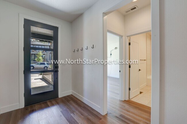 Building Photo - 2542 NW Marken St