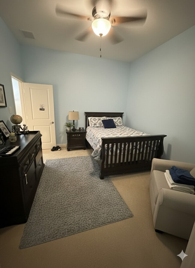 Building Photo - 557 Reale Dr