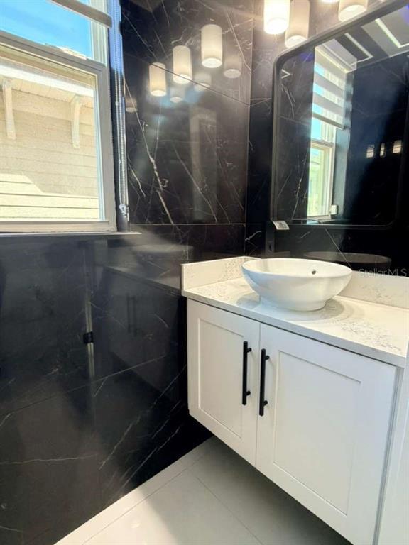 Building Photo - 2350 Rapollo Dr