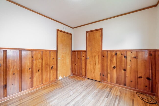 Building Photo - * Move-In Special * Charming 3 Bedroom, 1....