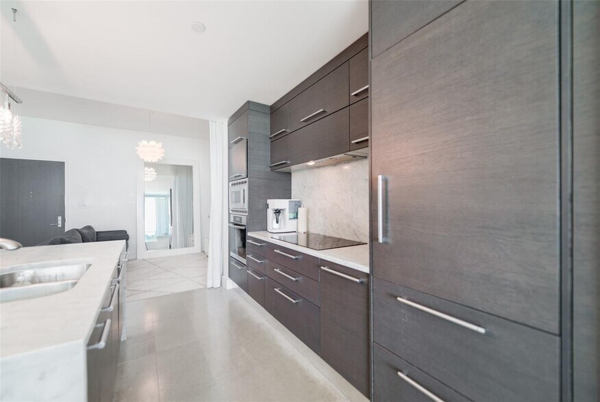 Building Photo - 900 Biscayne Blvd