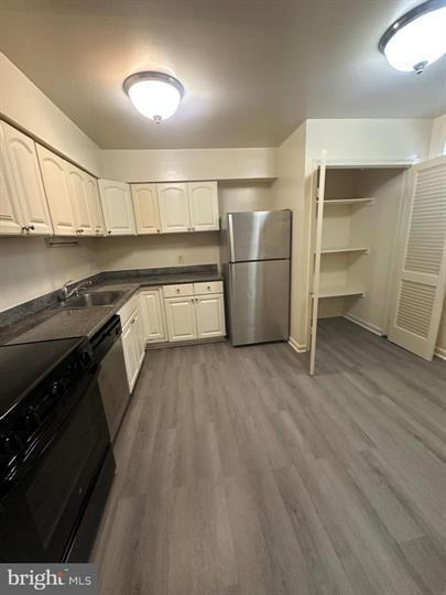 Building Photo - Charming Annandale Townhome with Modern Up...