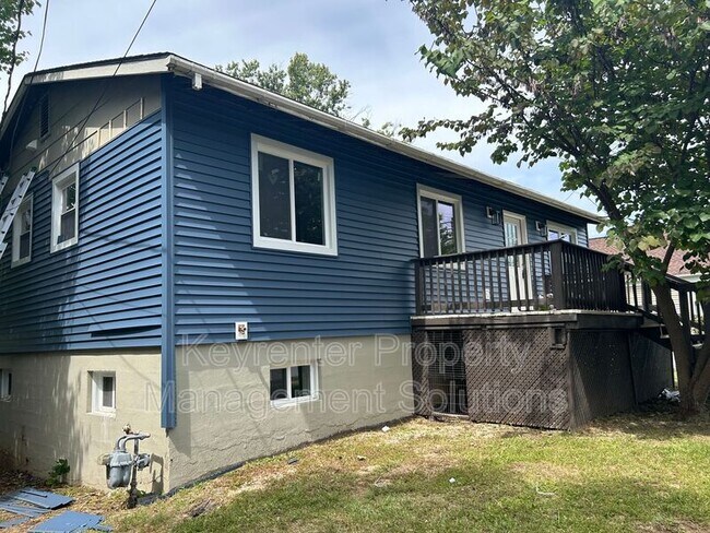 Building Photo - 421 N Charlotte Ave